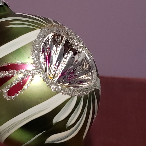Vintage Mercury Glass Indent Christmas Ornament Green - Picture 2 of 10